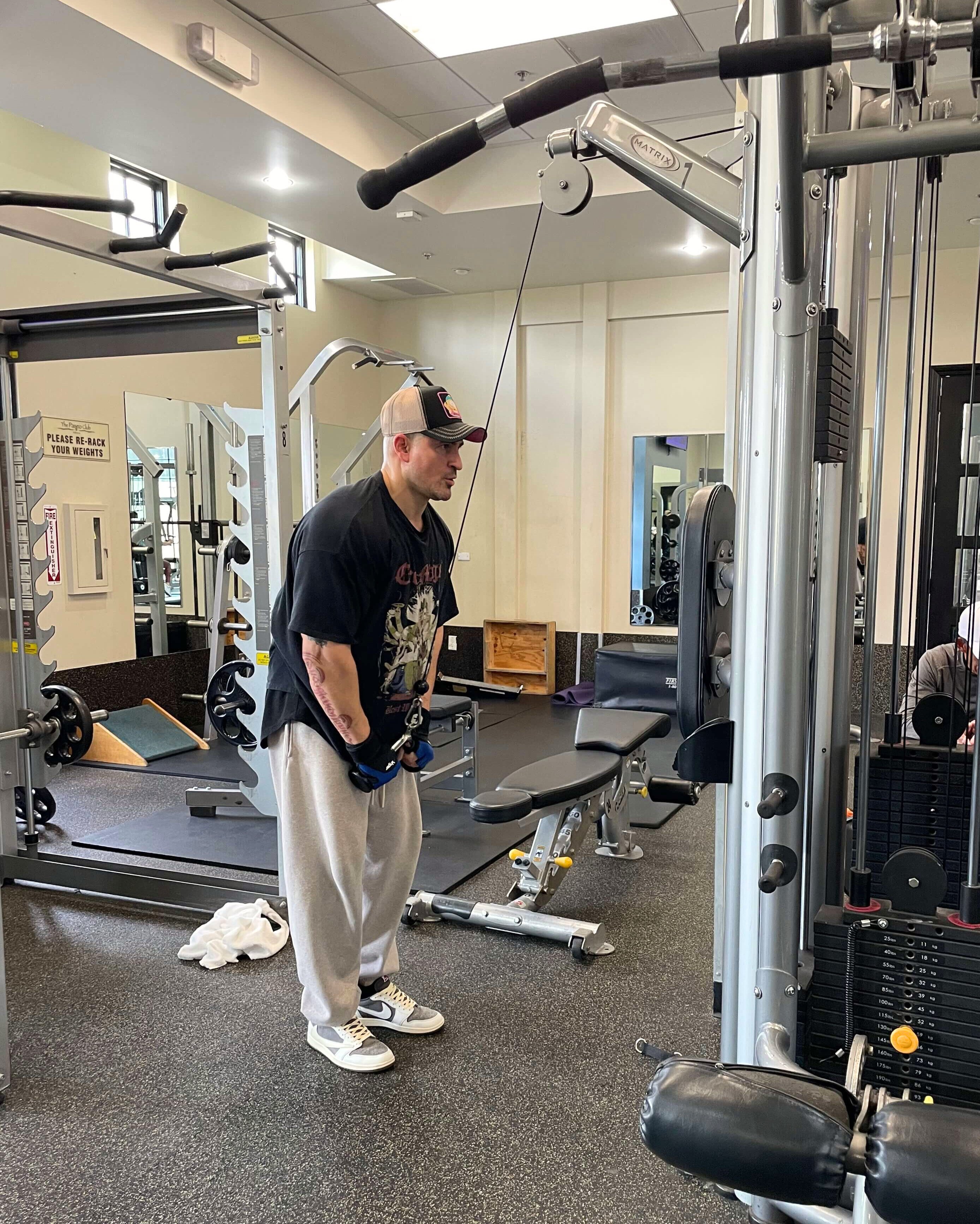 Person doing lat pulldowns